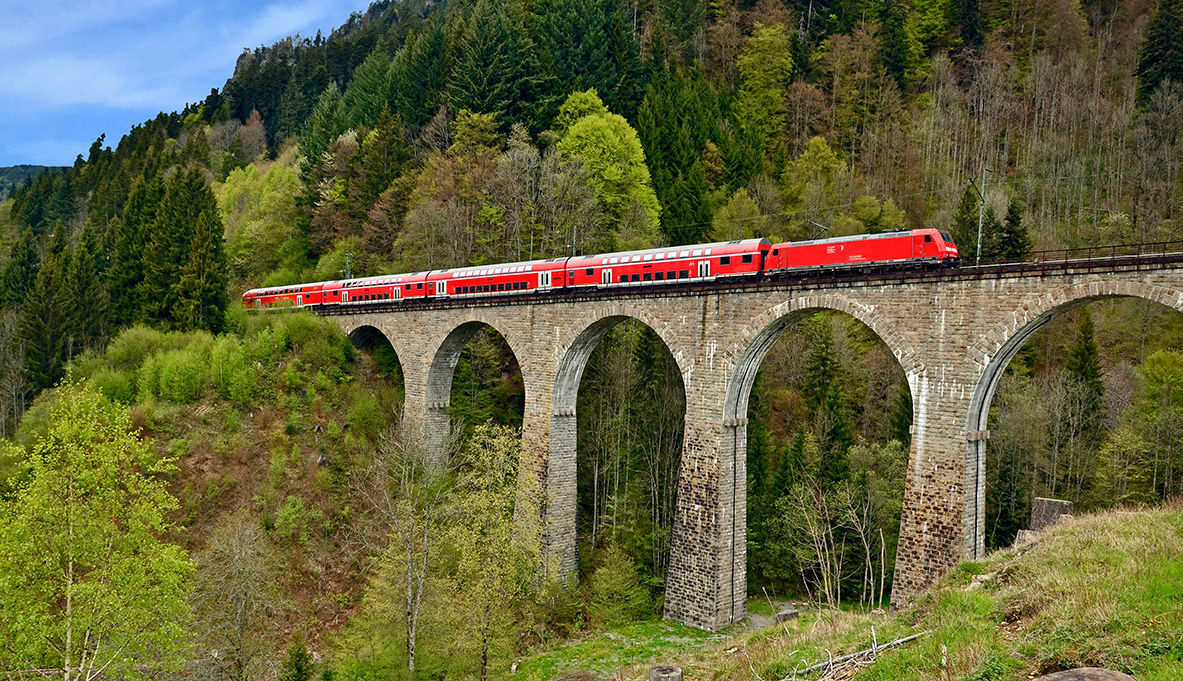 mit der Bahn fahren